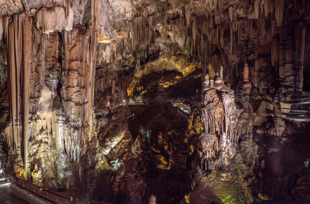 Cinco secretos fascinantes de la Cueva de Nerja que no puedes perderte