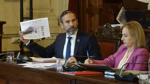 Pérez acusa a De la Torre de “blindar a los especuladores” en plena crisis habitacional mientras desahucia a una madre trabajadora con dos hijos…