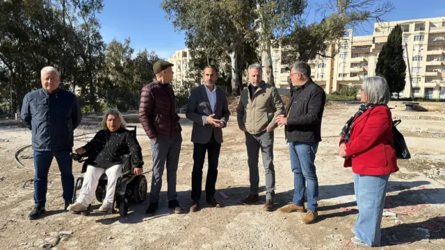 Los vecinos de Parque Teatinos exigen al Ayuntamiento que el futuro de la antigua parcela de las caballerizas se decida por consenso