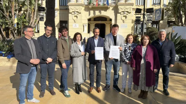 Exigen al alcalde que se retracte de su apoyo a la moción de Vox contra la regularización de inmigrantes