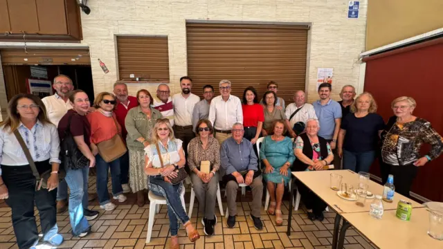 Josele Aguilar firma un pacto con los vecinos para llevar el metro y las urgencias sanitarias a Ciudad Jardín