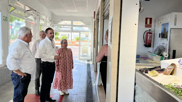 Mari Carmen Sánchez denuncia la pérdida del tejido comercial en los barrios y el abandono de los mercados municipales