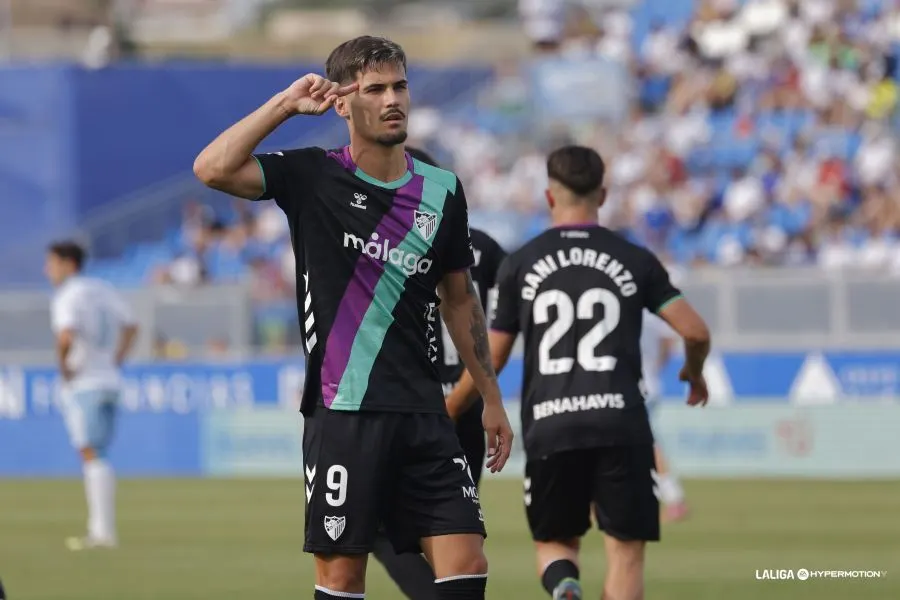 0-2: El Málaga hace los deberes en Zaragoza y ya es equipo de playoff