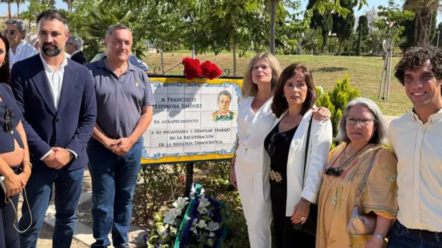 Reconocimento a la figura de Francisco Espinosa por su defensa “de la dignidad” de los represaliados en el cementerio de San Rafael