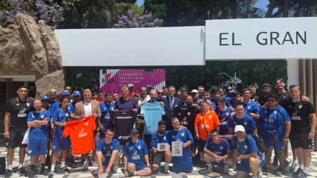 El presidente de la Fundación Cueva de Nerja recibe al equipo Genuine de la Fundación Málaga CF en su visita a la cavidad