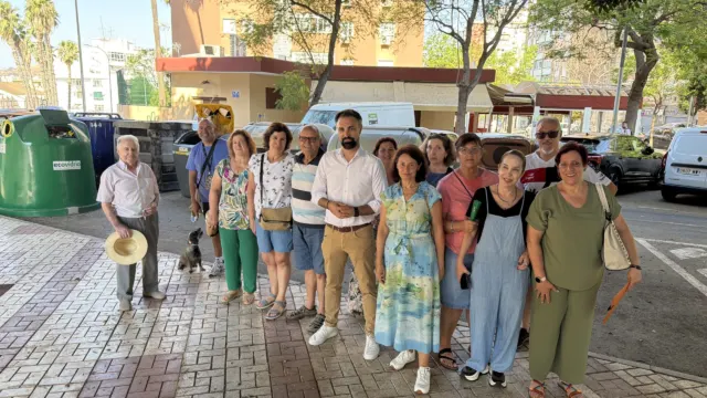 Exigen al Ayuntamiento un plan urgente de poda y el soterramiento de contenedores en la barriada de Jardín de Málaga