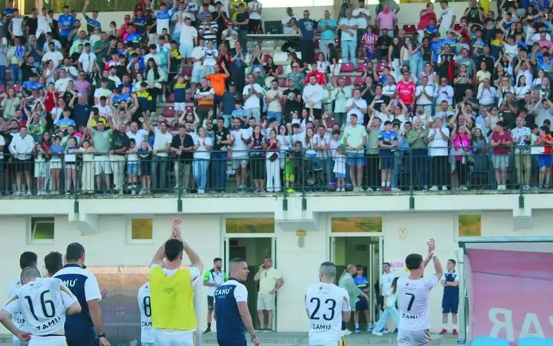 El Club Deportivo Ronda, decano del fútbol malagueño, une senior masculino, femenino y cantera bajo un mismo escudo