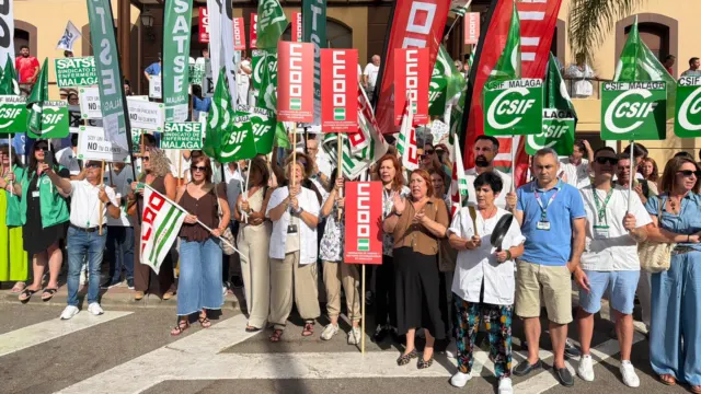 El PSOE exige a la Junta de Andalucía frenar el «tarifazo» del aparcamiento del Hospital Civil y el Materno