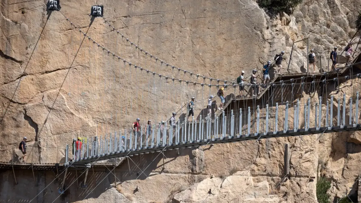 El Caminito del Rey incrementa su espectacularidad con el nuevo puente colgante de 110 metros, el más largo de España de estas características