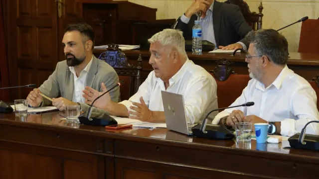 Los votos del PP frenan la auditoría del incendio del Ibis y el estudio geotécnico para los barrios afectados por fisuras