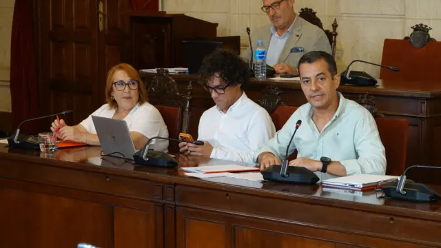 El Ayuntamiento elaborará un plan de viviendas de transición pero descarta crear una red propia
