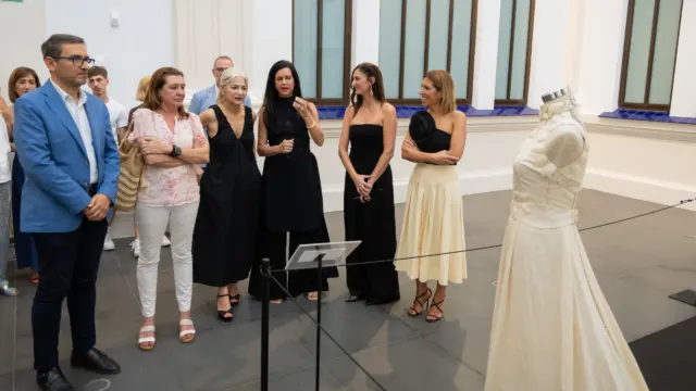 La exposición de Pilar Dalbat en el Museo del Automóvil y la Moda convierte Málaga en uno de los grandes destinos de la moda este verano, de la mano…