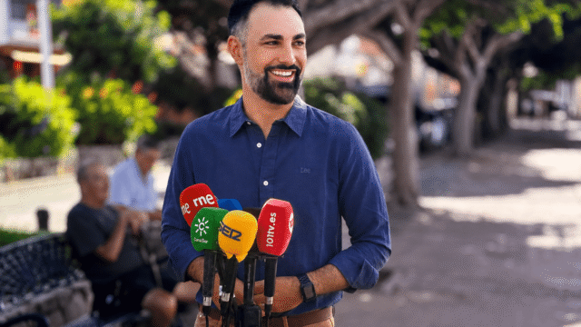 Critican que el alcalde “encuentre tiempo para desplazarse a otras ciudades mientras lleva años sin pisar algunos barrios de Málaga