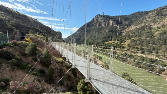 El nuevo puente colgante permite recorrer el último tramo del Caminito del Rey con hasta 11,4 grados menos de calor