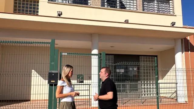 Exigen a Juanma Moreno que atienda a las más de 400 familias de Alhaurín de la Torre que esperan una respuesta de la dependencia