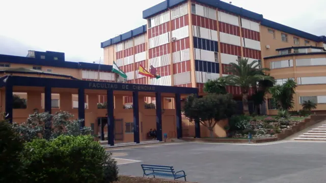 Una plaga de ratas obliga a la Facultad de Ciencias a fumigar antes de las clases
