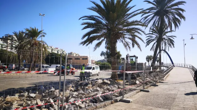 Denuncian la «nefasta gestión» del PP en las obras de Pedregalejo y advierten de la pérdida de identidad del paseo marítimo