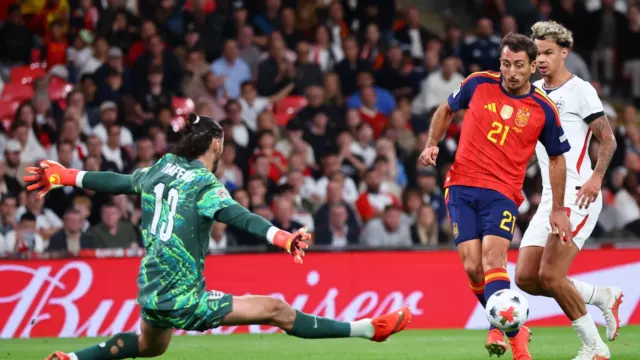 2-3: La segunda estrella brilla en su estreno en Wembley