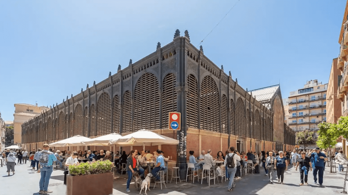 Denuncian que el PP rechace propuestas para movilizar vivienda asequible y proteger el comercio tradicional de Atarazanas