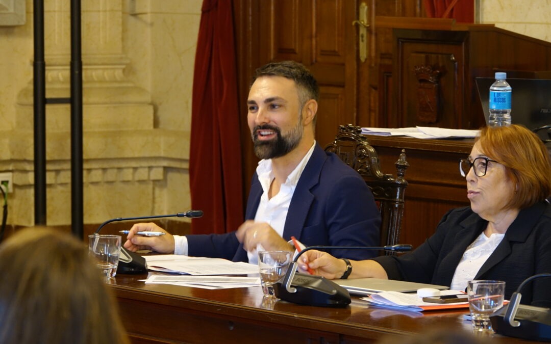 La oposición arrincona a De la Torre por un «verano horribilis» que constata su “absoluta incapacidad para liderar el futuro de Málaga”