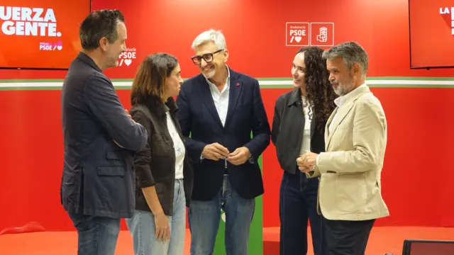 Josele Aguilar enla sede del psoe con José Bernal