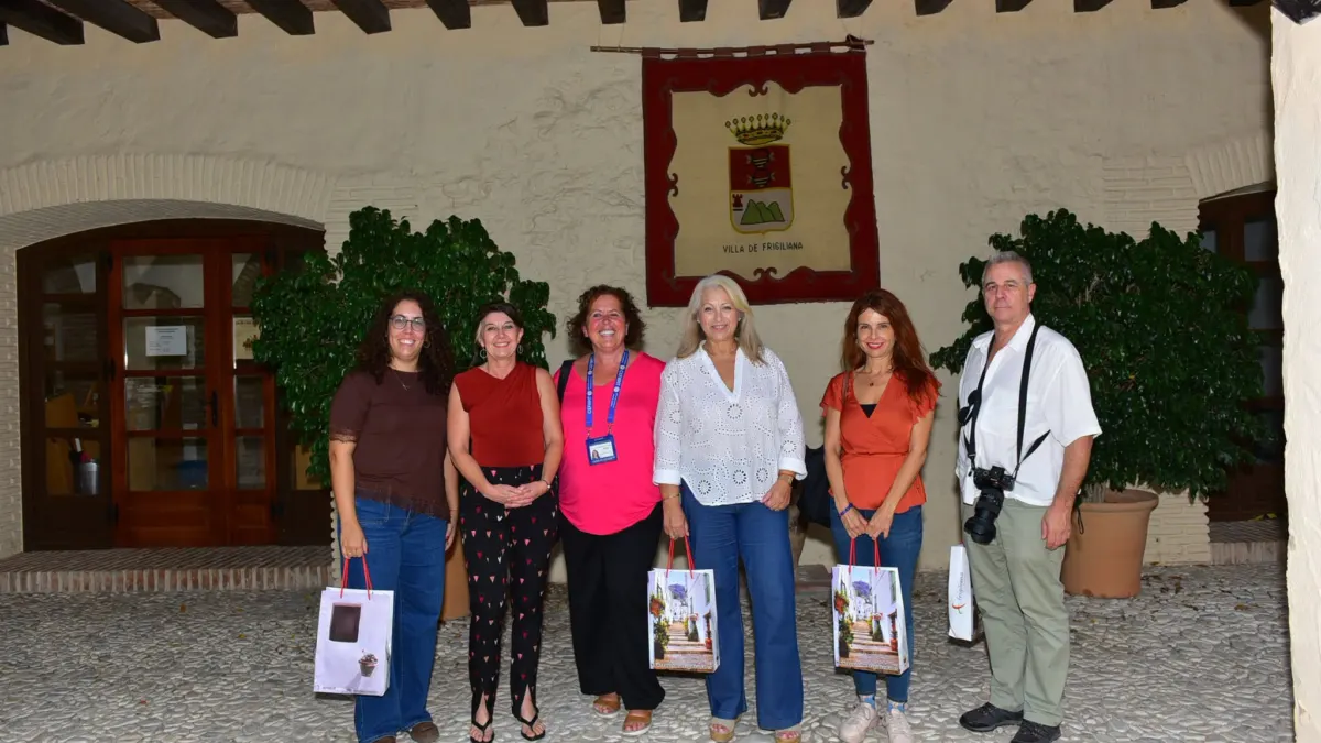 Frigiliana proyecta su atractivo turístico a nivel nacional a través de la Revista Viajar