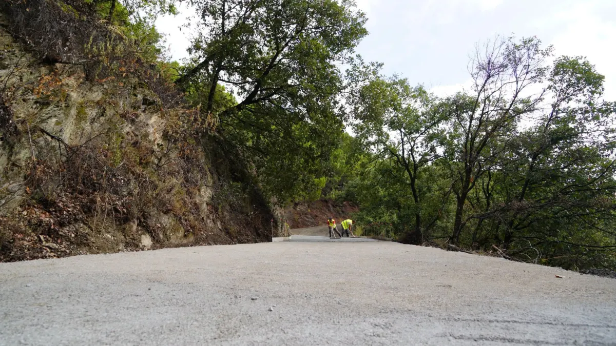 Algatocín acondiciona 400 metros del camino de ‘La Sillá’ para facilitar el tránsito agrícola