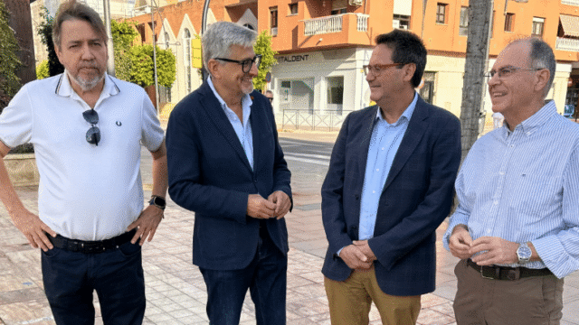 Exigen a los diputados del PP de Málaga que se pongan del lado de la gente y no de los fondos buitre