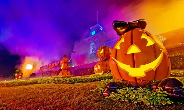 Los municipios del litoral suspenden y aplazan las celebraciones de Halloween en señal de luto por el accidente ferroviario de Urda