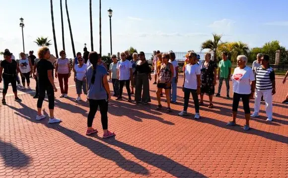 Torremolinos dedica octubre a las personas mayores con una programación de actividades culturales, de ocio y saludables