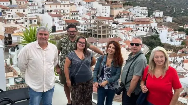Almáchar se consolida como referente turístico en la Axarquía tras recibir la visita de la revista Viajar y varios grupos organizados