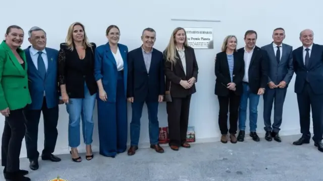 Benahavís rinde homenaje a las letras españolas con la inauguración de la Plaza Premio Planeta