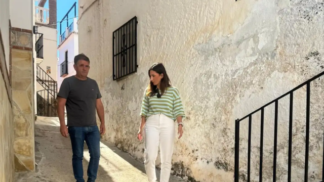 El PSOE de Torrox propone un plan para revitalizar el casco histórico y critica la "falta de iniciativa" del Gobierno de Óscar Medina
