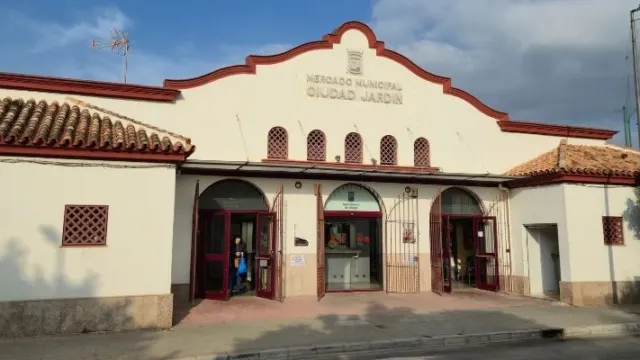 Denuncian el «abandono» del mercado de Ciudad Jardín y exigen al Ayuntamiento “actuaciones urgentes en seguridad y mantenimiento”